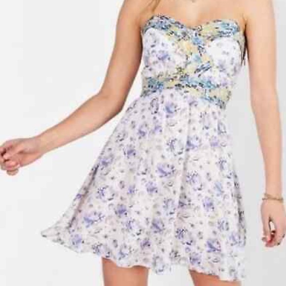 Kimchi Blue Dresses & Skirts - 🌼‼️FINAL SALE‼️ Kimchi Blue Strapless Summer Dress